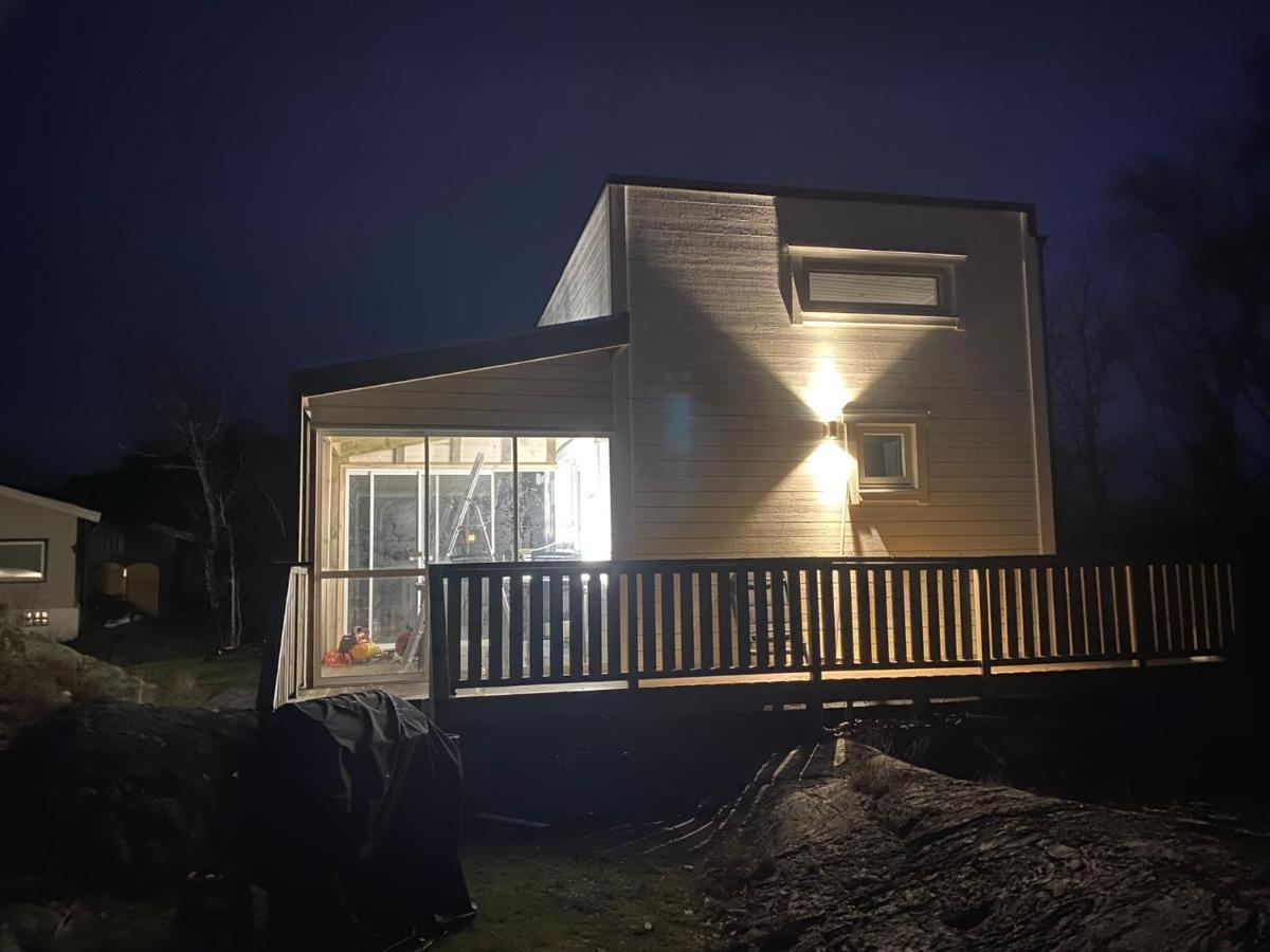 Mycket Trevlig Stuga Pa Braennoe Med Havsutsikt Branno Exterior foto
